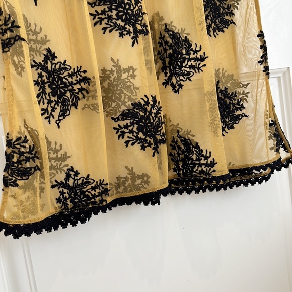 Zara sheer tunic with black embroidered detail - Picture 4 of 5